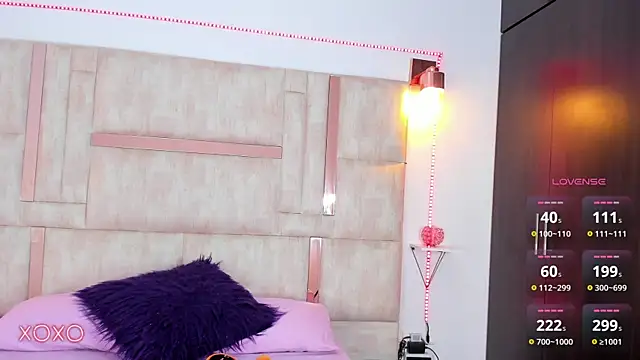 Snapshot of emily__walker chatting on November 6, 1:12 pm emily walker online show from November 6, 1:12 pm