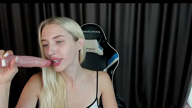 Snapshot of baby_xoxo chatting on September 30, 7:13 am baby xoxo online show from September 30, 7:13 am