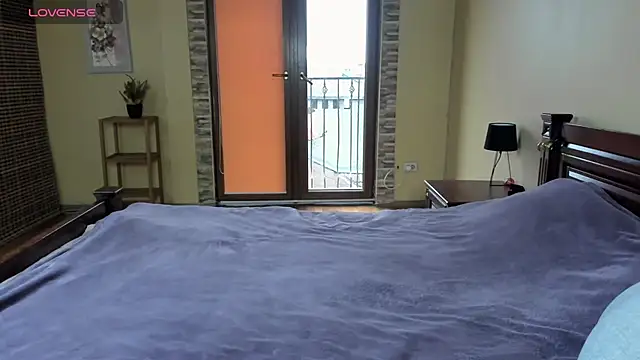 Snapshot of Malibu_J chatting on October 17, 6:27 am Malibu J online show from October 17, 6:27 am