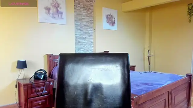 Snapshot of Malibu_J chatting on November 14, 8:24 am Malibu J online show from November 14, 8:24 am