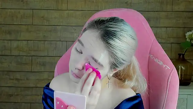Snapshot of AnnaDelon chatting on October 23, 4:12 am AnnaDelon online show from October 23, 4:12 am