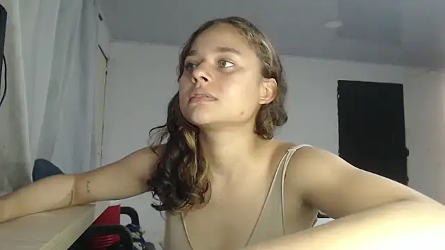 LittleCheerry69 online show from April 18, 3:05 pm