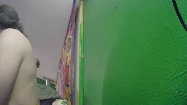 Snapshot of HippieDad333 chatting on November 11, 3:06 am HippieDad333 online show from November 11, 3:06 am