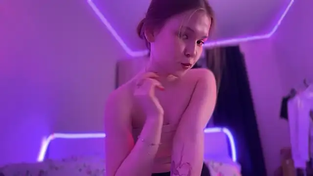 Snapshot of CandysRose chatting on October 28, 6:43 pm CandysRose online show from October 28, 6:43 pm