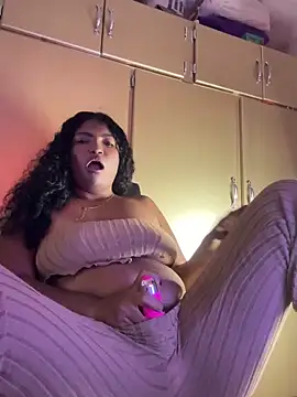 Snapshot of candy_hot_444 chatting on December 21, 9:00 pm candy hot 444 online show from December 21, 9:00 pm