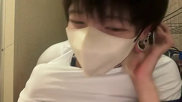 Snapshot of tora3220 chatting on October 1, 12:11 pm tora3220 online show from October 1, 12:11 pm