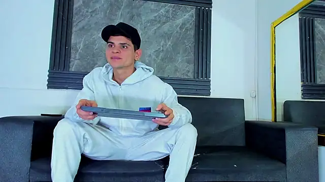 liam coleman25 online show from February 19, 4:41 am