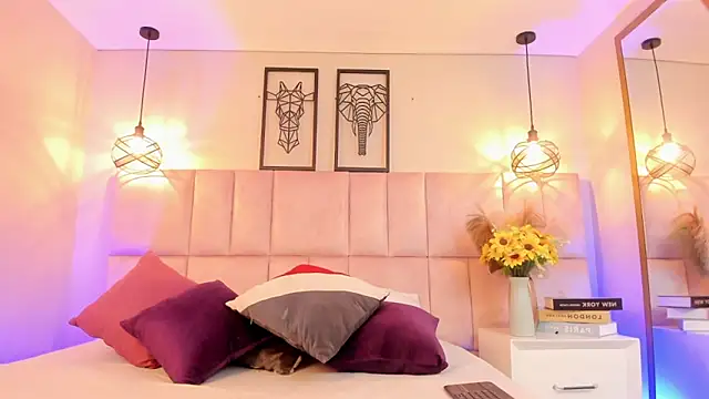 Charlotte hall  online show from November 15, 4:43 am