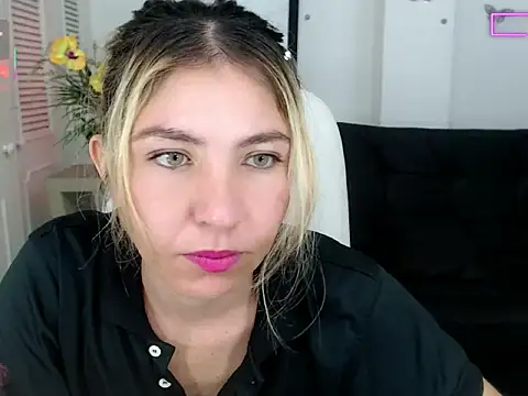 Snapshot of vanessa_21__ chatting on October 10, 11:04 pm vanessa 21   online show from October 10, 11:04 pm