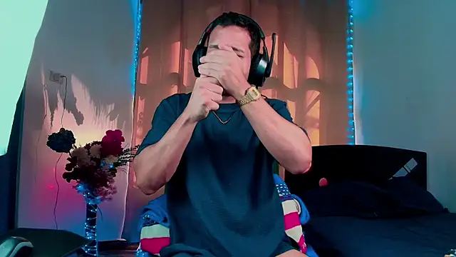 LucasGaeel online show from October 16, 8:10 pm