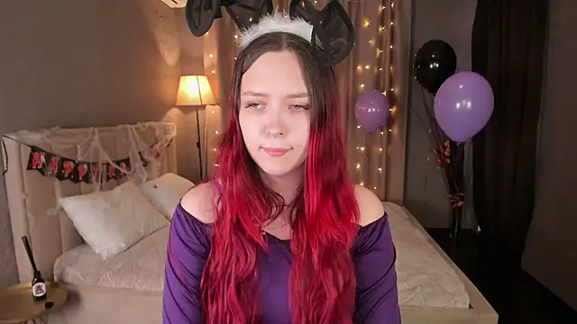 Snapshot of Monica__Queen chatting on October 26, 5:35 am Monica Queen online show from October 26, 5:35 am