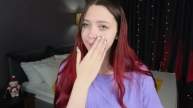 Snapshot of Monica__Queen chatting on December 14, 5:35 am Monica Queen online show from December 14, 5:35 am