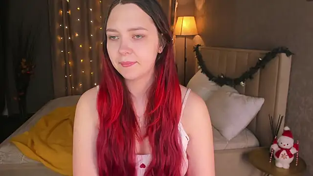 Snapshot of Monica__Queen chatting on December 15, 12:04 am Monica Queen online show from December 15, 12:04 am