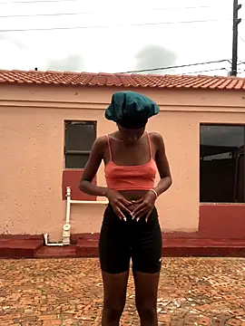 Caramel102004 online show from December 19, 8:43 am