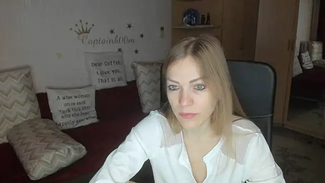 Snapshot of Tiffany_Bates chatting on October 3, 3:25 am Tiffany Bates online show from October 3, 3:25 am