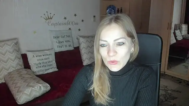 Snapshot of Tiffany_Bates chatting on October 4, 3:15 am Tiffany Bates online show from October 4, 3:15 am