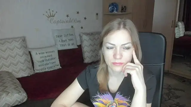 Snapshot of Tiffany_Bates chatting on November 19, 3:28 am Tiffany Bates online show from November 19, 3:28 am