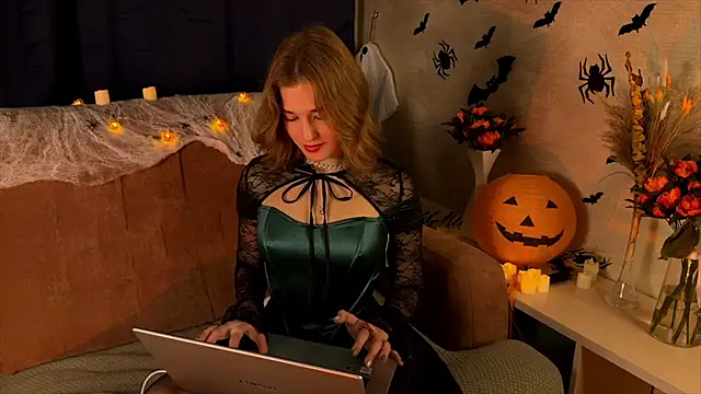 Snapshot of LilianLee chatting on October 27, 2:43 pm LilianLee online show from October 27, 2:43 pm