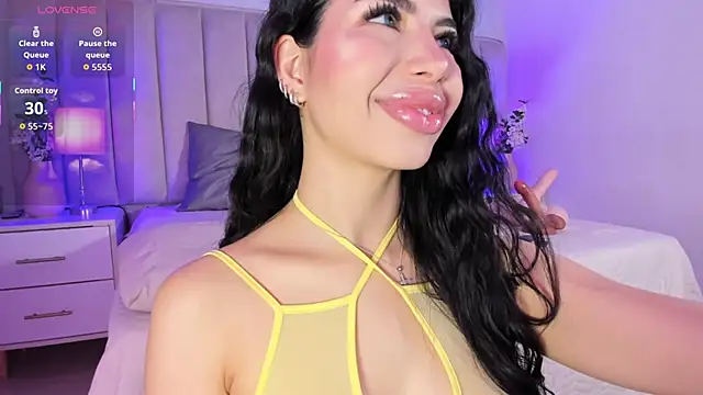 EllaaThorne online show from April 13, 9:09 pm