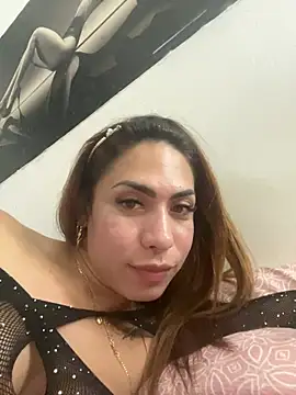 Snapshot of Naomi24herr chatting on May 25, 3:23 am Naomi24herr online show from May 25, 3:23 am
