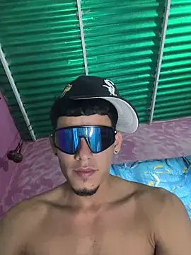 Snapshot of Pingasaboy20 chatting on June 5, 8:58 pm Pingasaboy20 online show from June 5, 8:58 pm