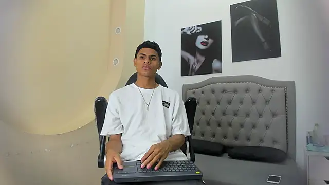 Snapshot of paull_cassidy chatting on November 30, 11:36 am paull cassidy online show from November 30, 11:36 am