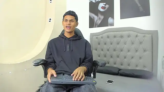 Snapshot of paull_cassidy chatting on December 5, 11:52 am paull cassidy online show from December 5, 11:52 am