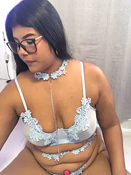 AnaBrowmn online show from May 17, 6:48 pm