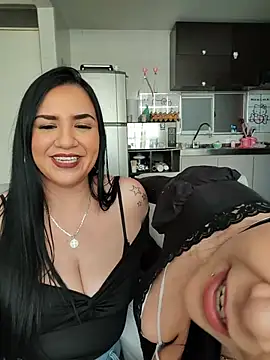 Snapshot of sasha_amy1 chatting on October 15, 10:10 pm sasha amy1 online show from October 15, 10:10 pm