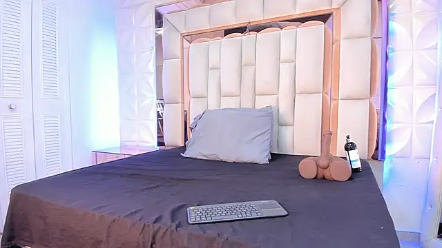 Sarah Adamss online show from November 24, 12:27 pm