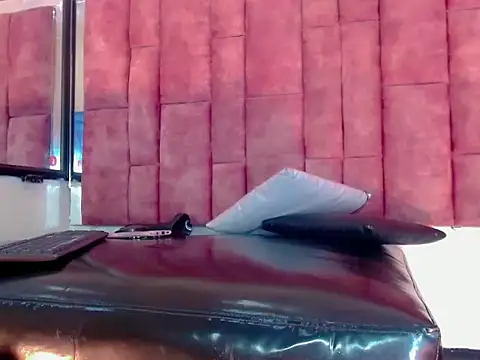 Snapshot of katherine_x1 chatting on November 18, 5:01 am katherine x1 online show from November 18, 5:01 am