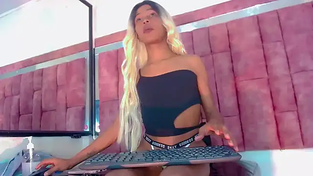 Snapshot of katherine_x1 chatting on November 30, 4:16 am katherine x1 online show from November 30, 4:16 am