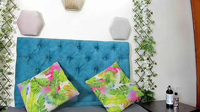 violett  rousee online show from September 30, 1:49 pm