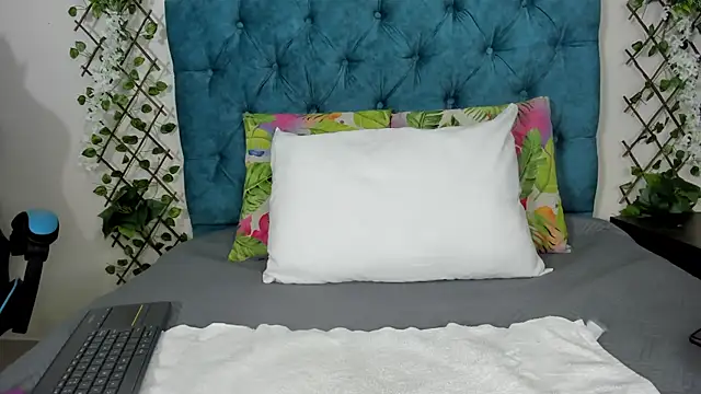 violett  rousee online show from October 6, 2:36 pm