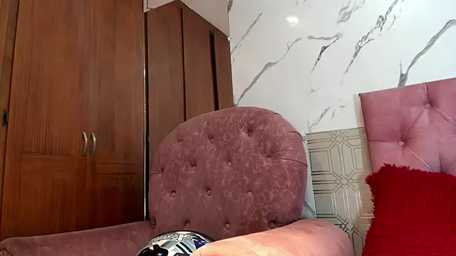 violett  rousee online show from December 17, 4:24 pm