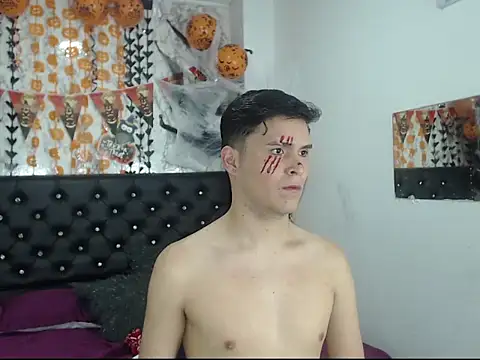 Aaron Foxxx online show from October 17, 9:39 pm