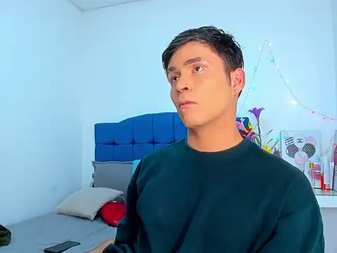 Aaron Foxxx online show from November 30, 7:18 pm