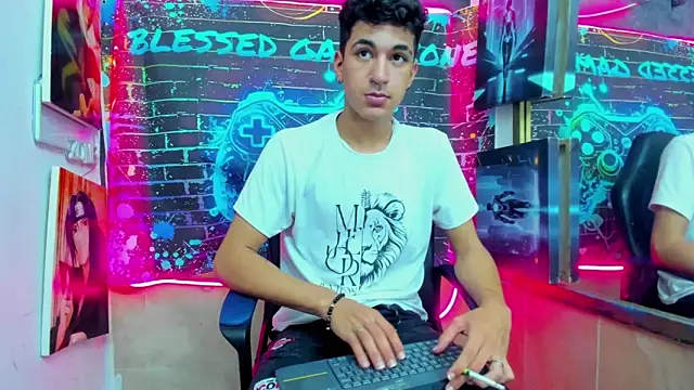 Snapshot of Stiben_boy chatting on May 21, 4:19 am Stiben boy online show from May 21, 4:19 am