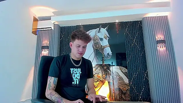 Snapshot of Shadowhunters_ chatting on October 22, 8:41 pm Shadowhunters online show from October 22, 8:41 pm