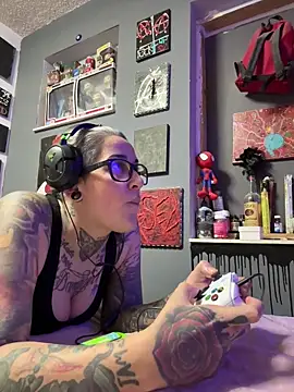 Snapshot of inkdmagz chatting on November 18, 8:24 pm inkdmagz online show from November 18, 8:24 pm