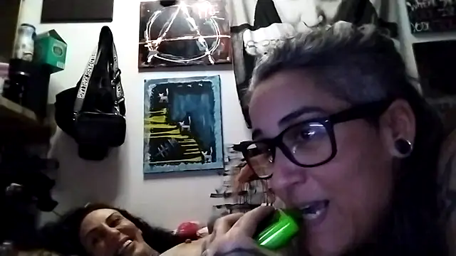 Snapshot of inkdmagz chatting on March 16, 5:13 am inkdmagz online show from March 16, 5:13 am