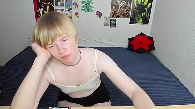 Cattie w  online show from June 9, 1:17 am