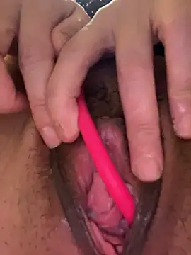 Snapshot of POS001 chatting on November 19, 5:35 pm POS001 online show from November 19, 5:35 pm