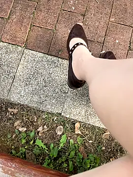 Snapshot of POS001 chatting on November 23, 6:13 am POS001 online show from November 23, 6:13 am