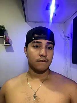 Snapshot of loki32men chatting on September 28, 3:23 am loki32men online show from September 28, 3:23 am