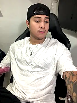 Snapshot of loki32men chatting on October 3, 3:25 am loki32men online show from October 3, 3:25 am