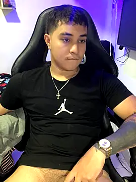 Snapshot of loki32men chatting on October 8, 4:43 am loki32men online show from October 8, 4:43 am