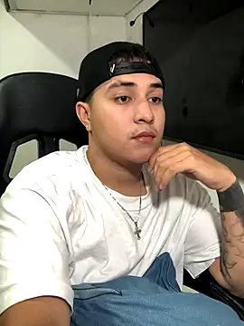 Snapshot of loki32men chatting on October 14, 3:18 am loki32men online show from October 14, 3:18 am