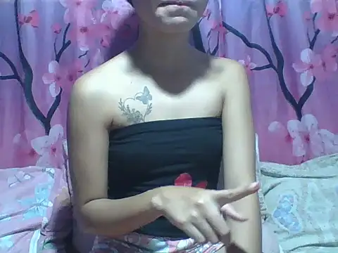 SweetPussie18x online show from March 1, 2:46 am