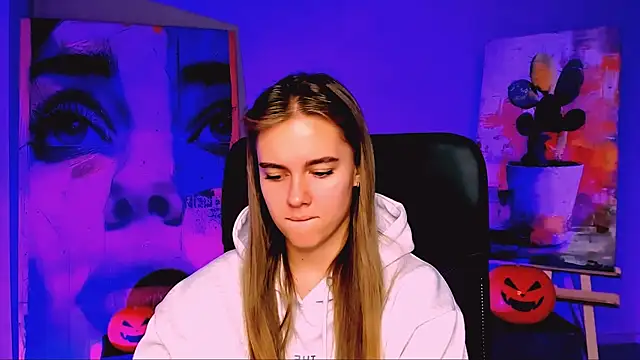 JuneWoods online show from October 29, 6:37 am